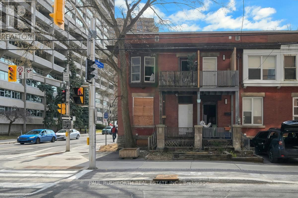 216 BAY STREET Image 2