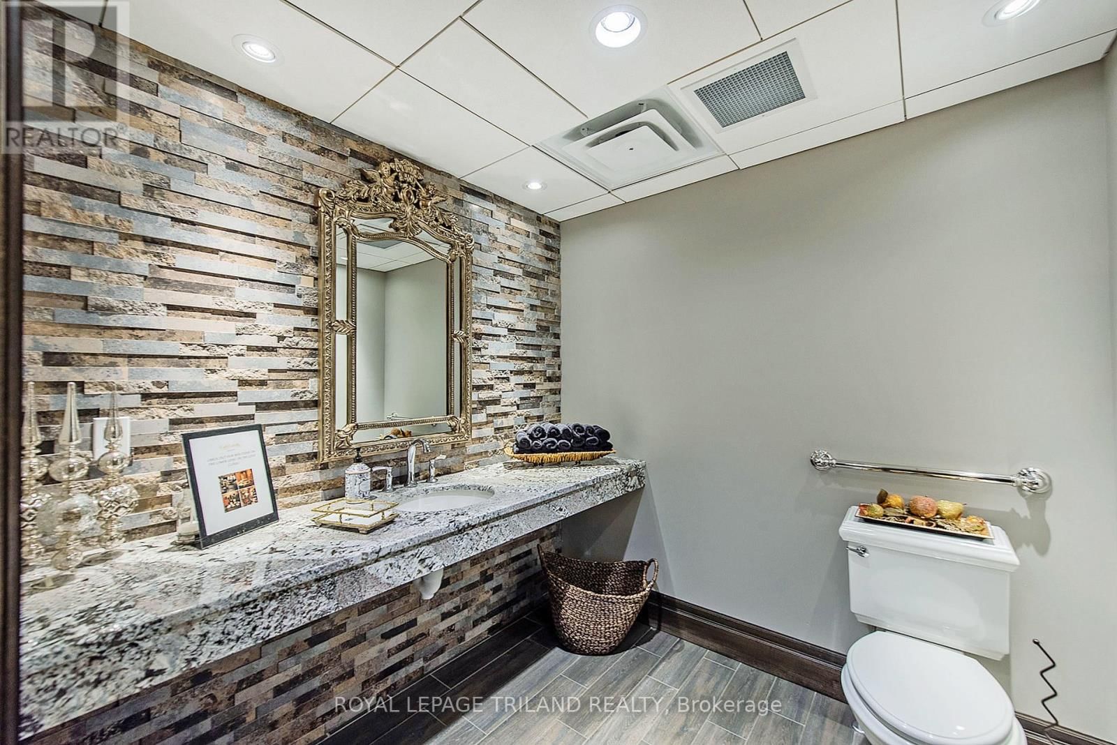 424 WATERLOO STREET Image 21