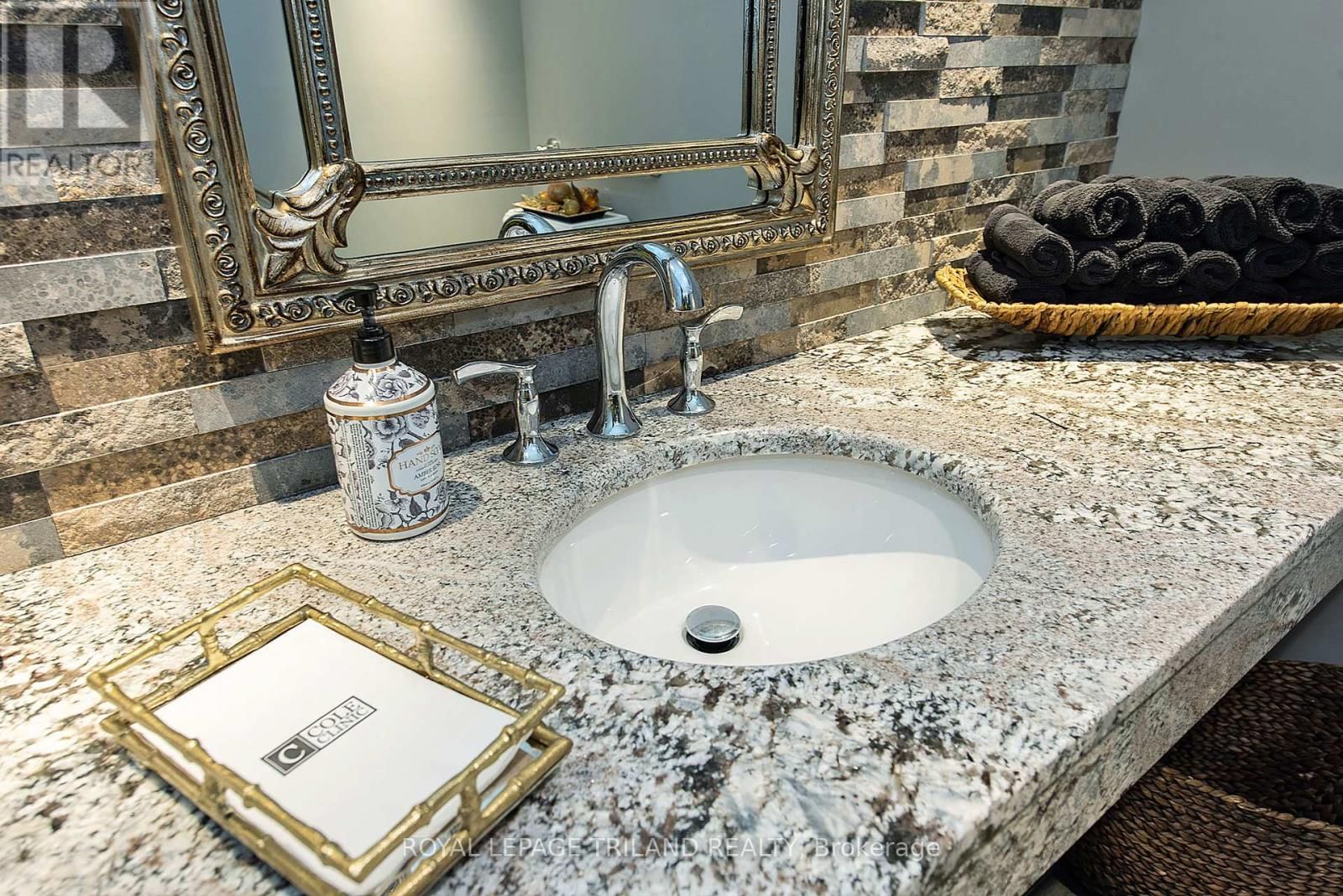 424 WATERLOO STREET Image 22