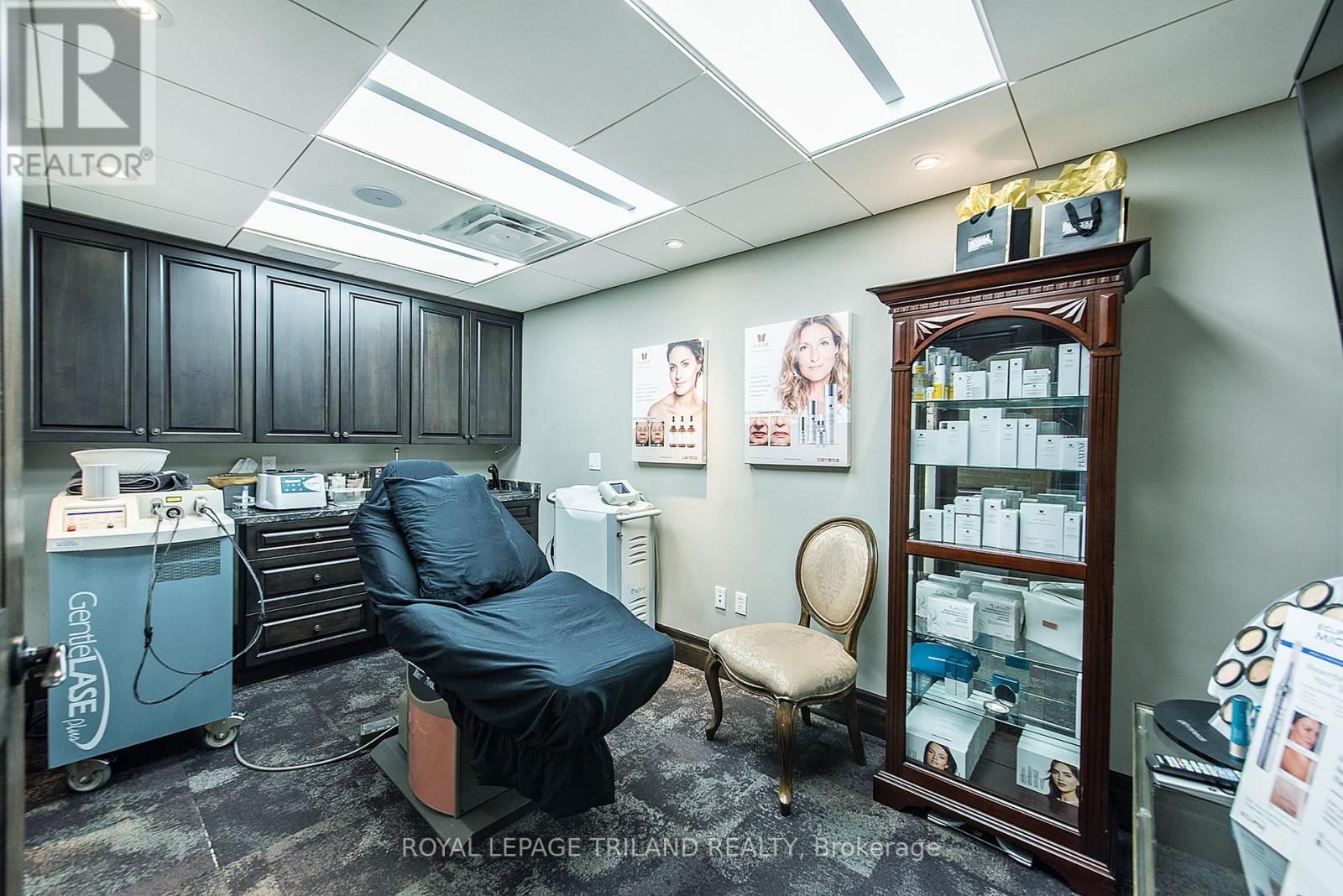 424 WATERLOO STREET Image 24