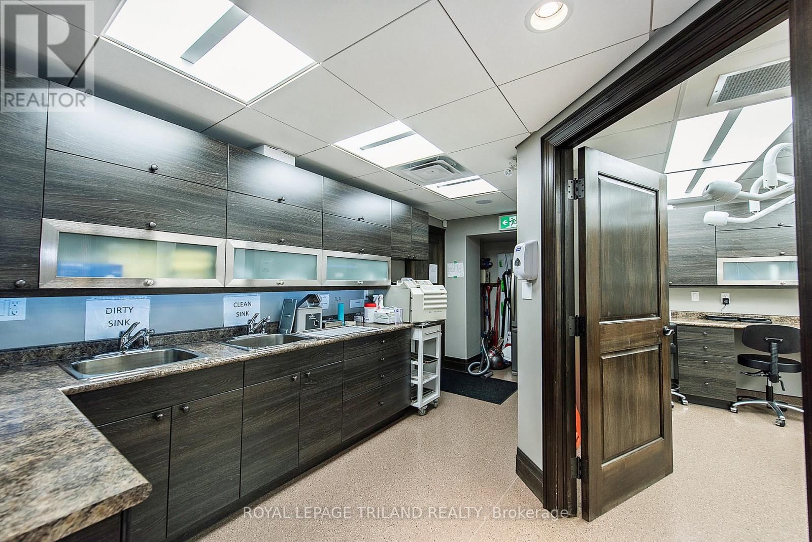 424 WATERLOO STREET Image 26