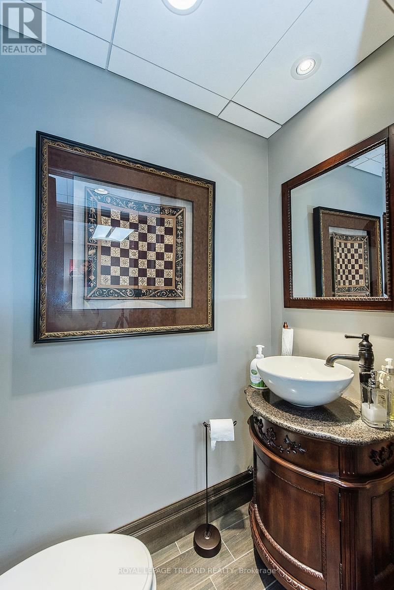 424 WATERLOO STREET Image 29