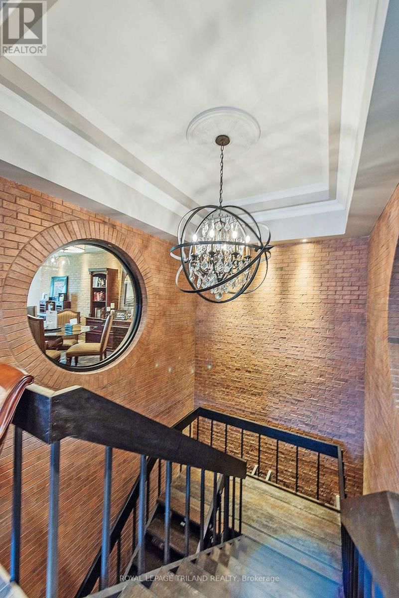 424 WATERLOO STREET Image 30