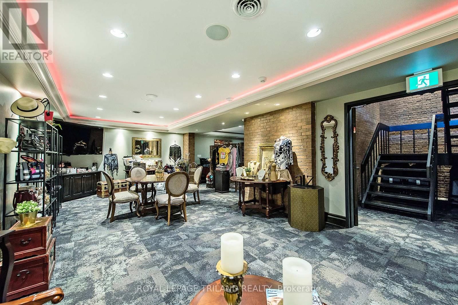 424 WATERLOO STREET Image 32