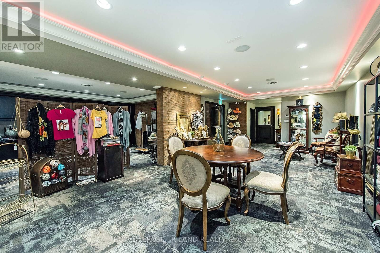 424 WATERLOO STREET Image 33