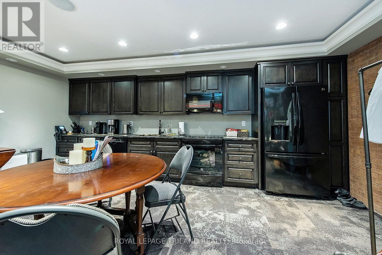 424 WATERLOO STREET Image 34