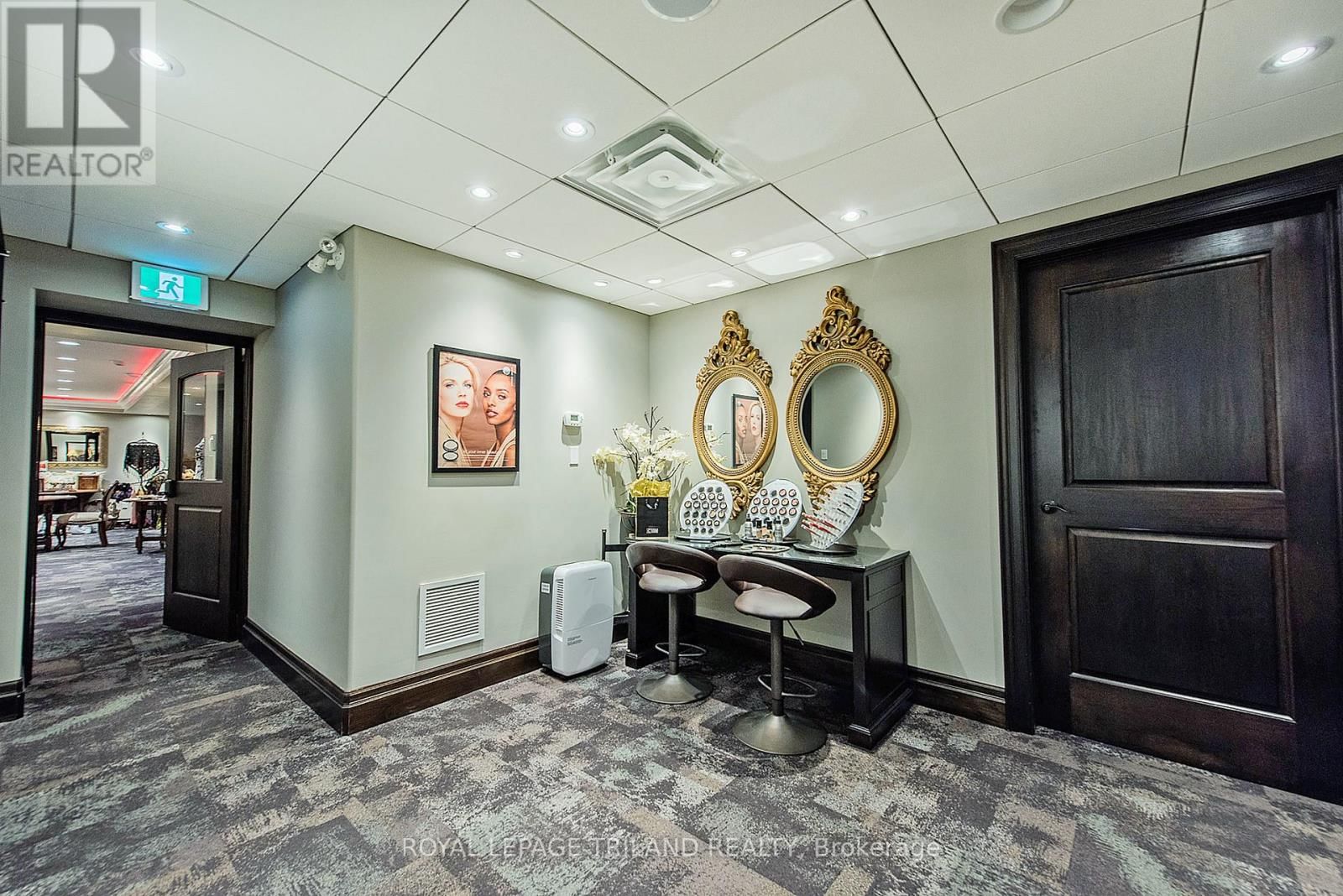 424 WATERLOO STREET Image 36