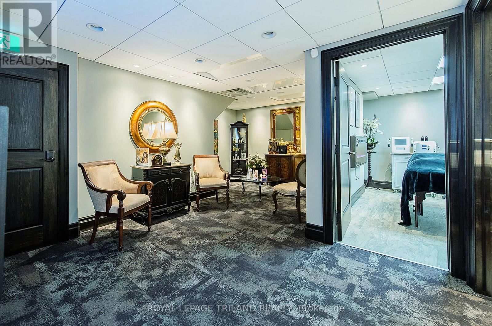 424 WATERLOO STREET Image 38