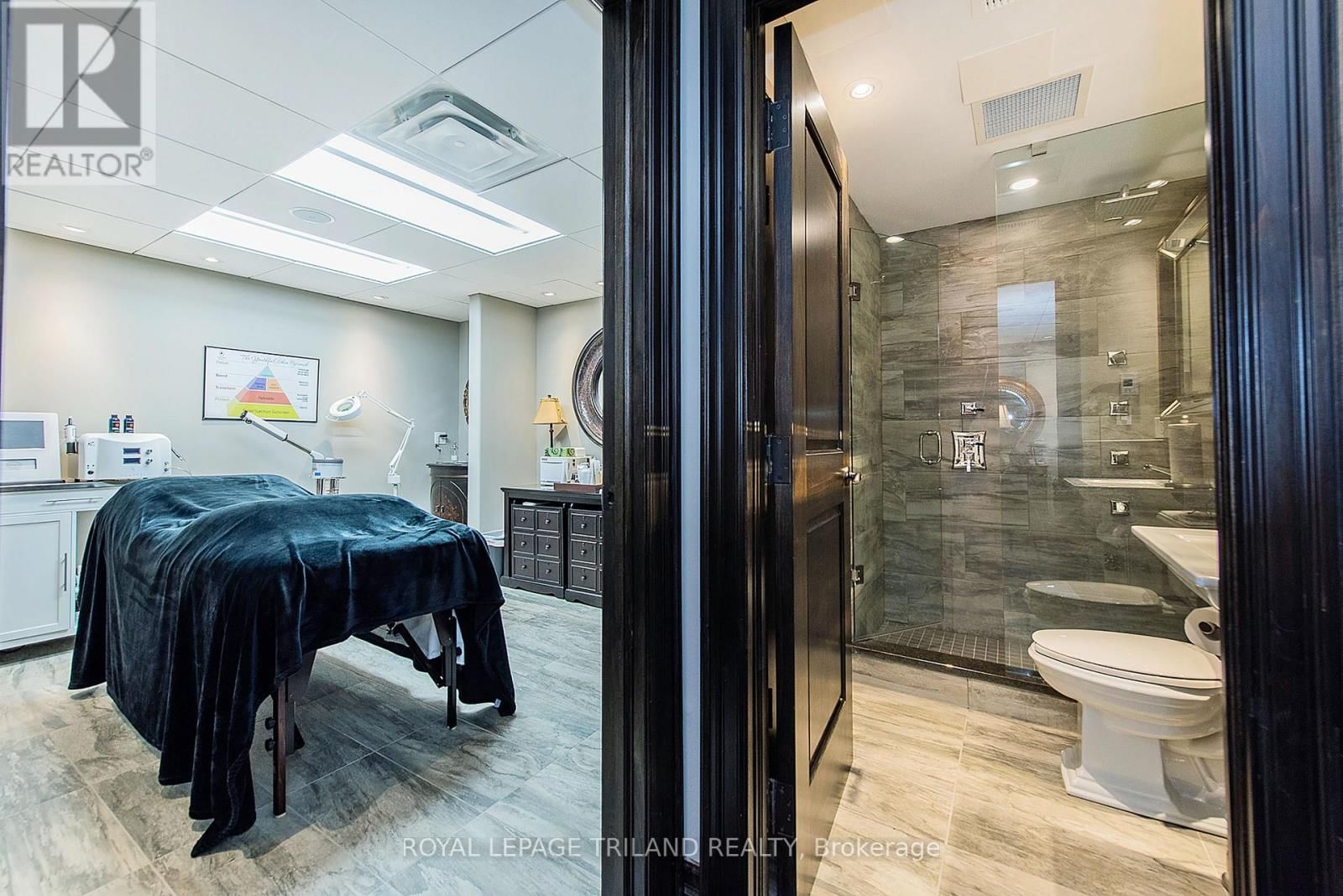 424 WATERLOO STREET Image 39