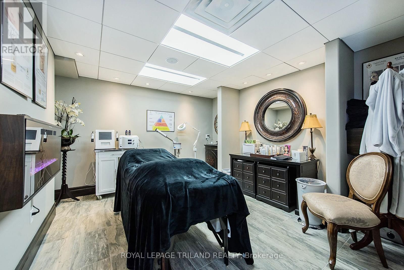 424 WATERLOO STREET Image 40