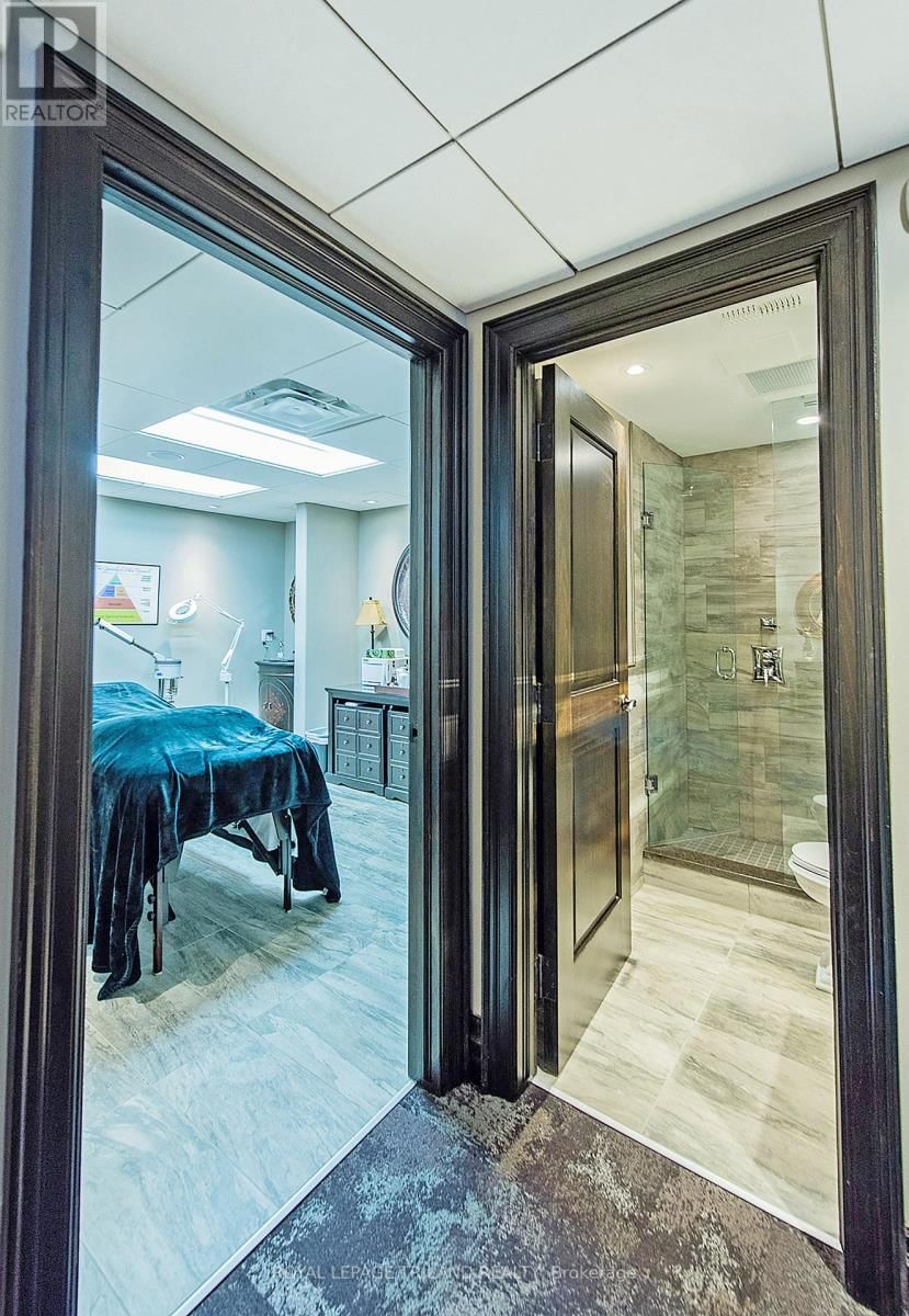 424 WATERLOO STREET Image 42