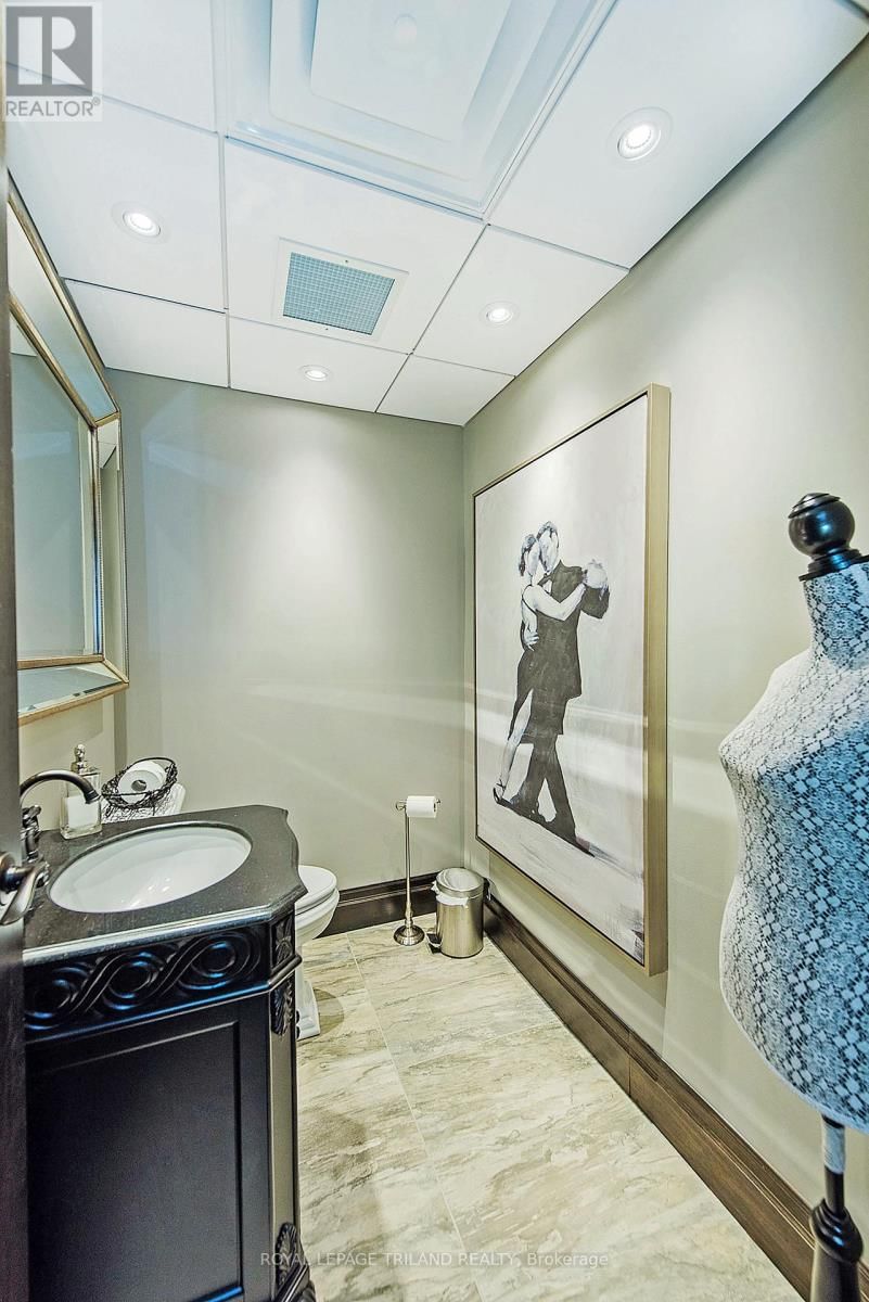 424 WATERLOO STREET Image 44