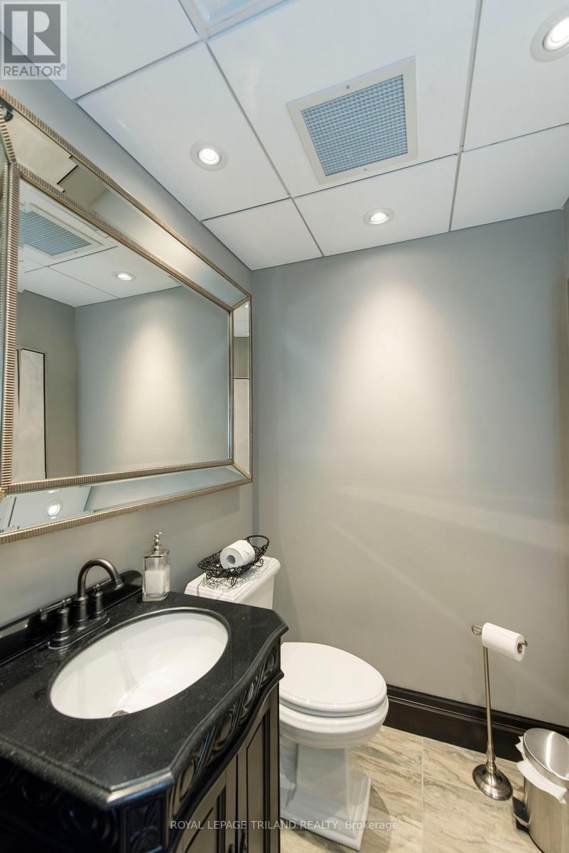 424 WATERLOO STREET Image 45