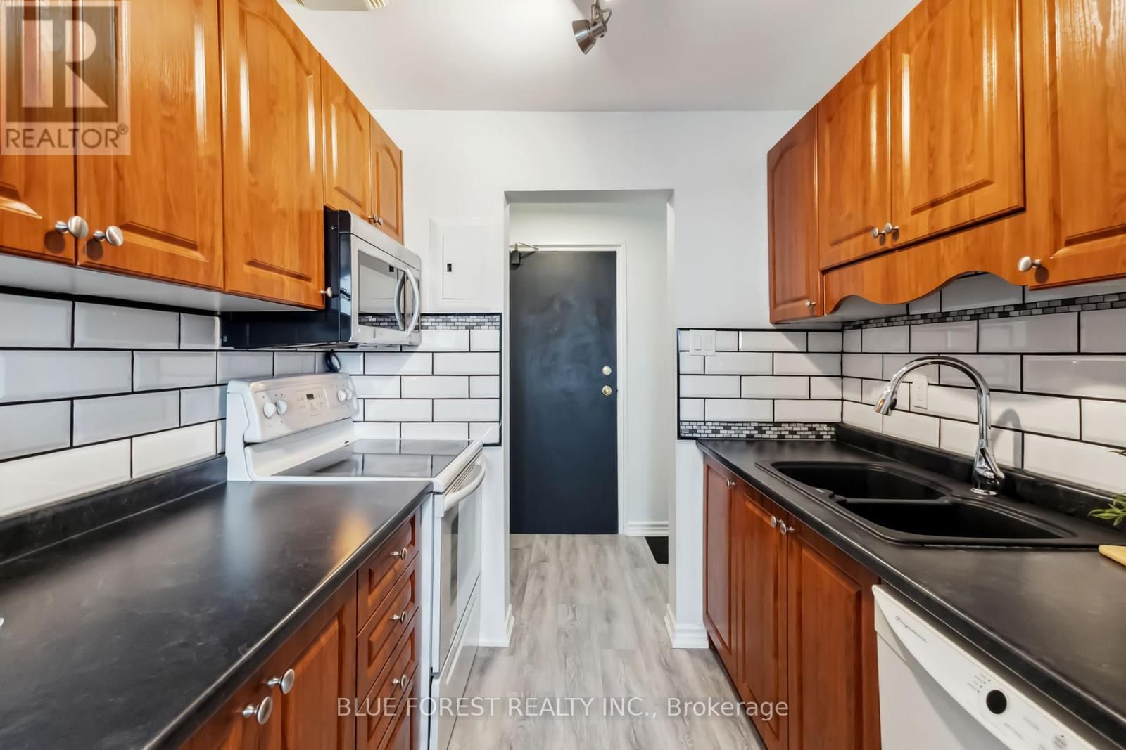 501 - 1100 JALNA BOULEVARD Image 10