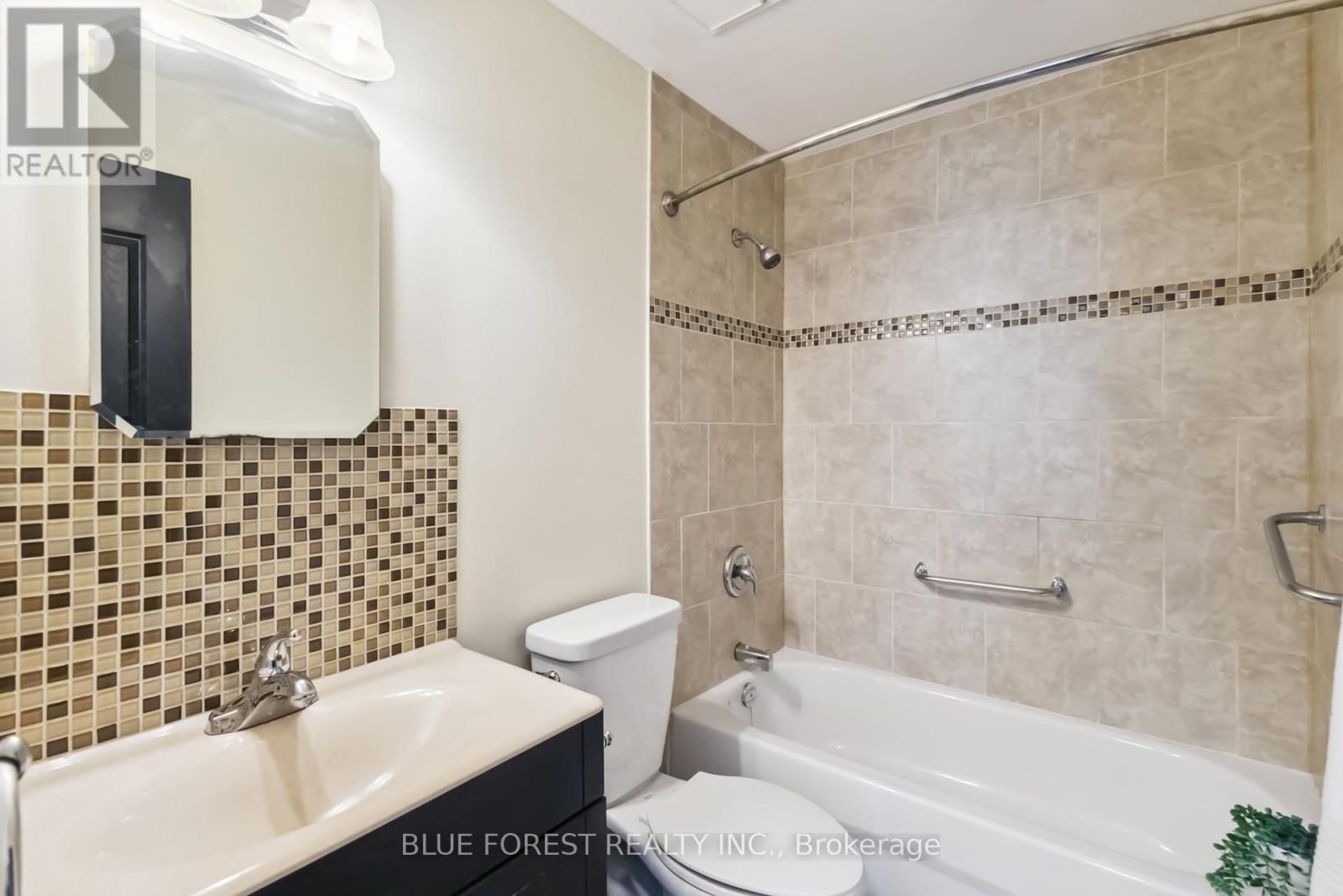 501 - 1100 JALNA BOULEVARD Image 16