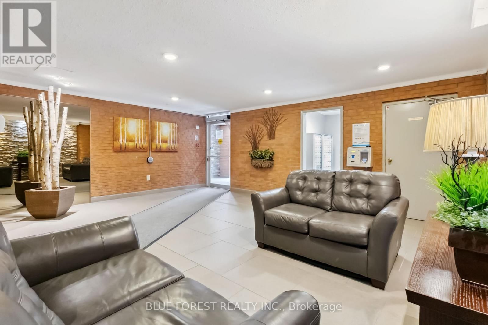 501 - 1100 JALNA BOULEVARD Image 27