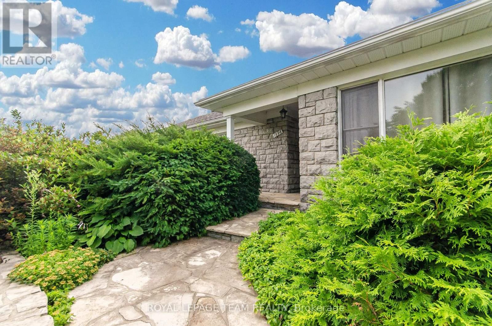 1996 CEDAR LANE TERRACE Image 1