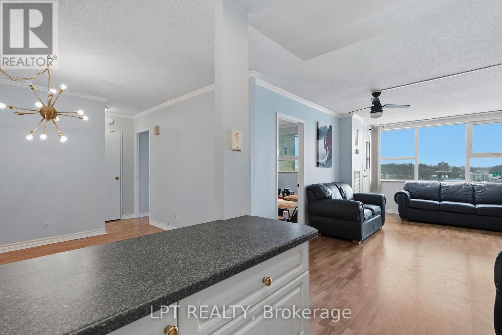 1112 - 555 BRITTANY DRIVE Image 13