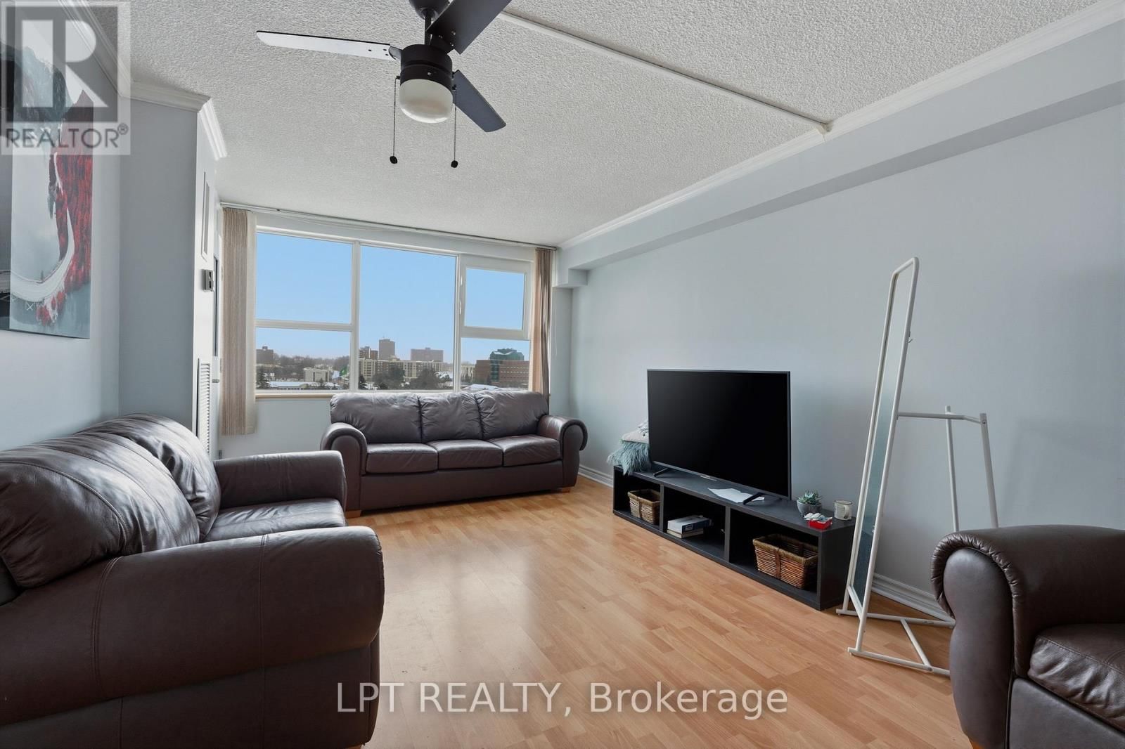 1112 - 555 BRITTANY DRIVE Image 14