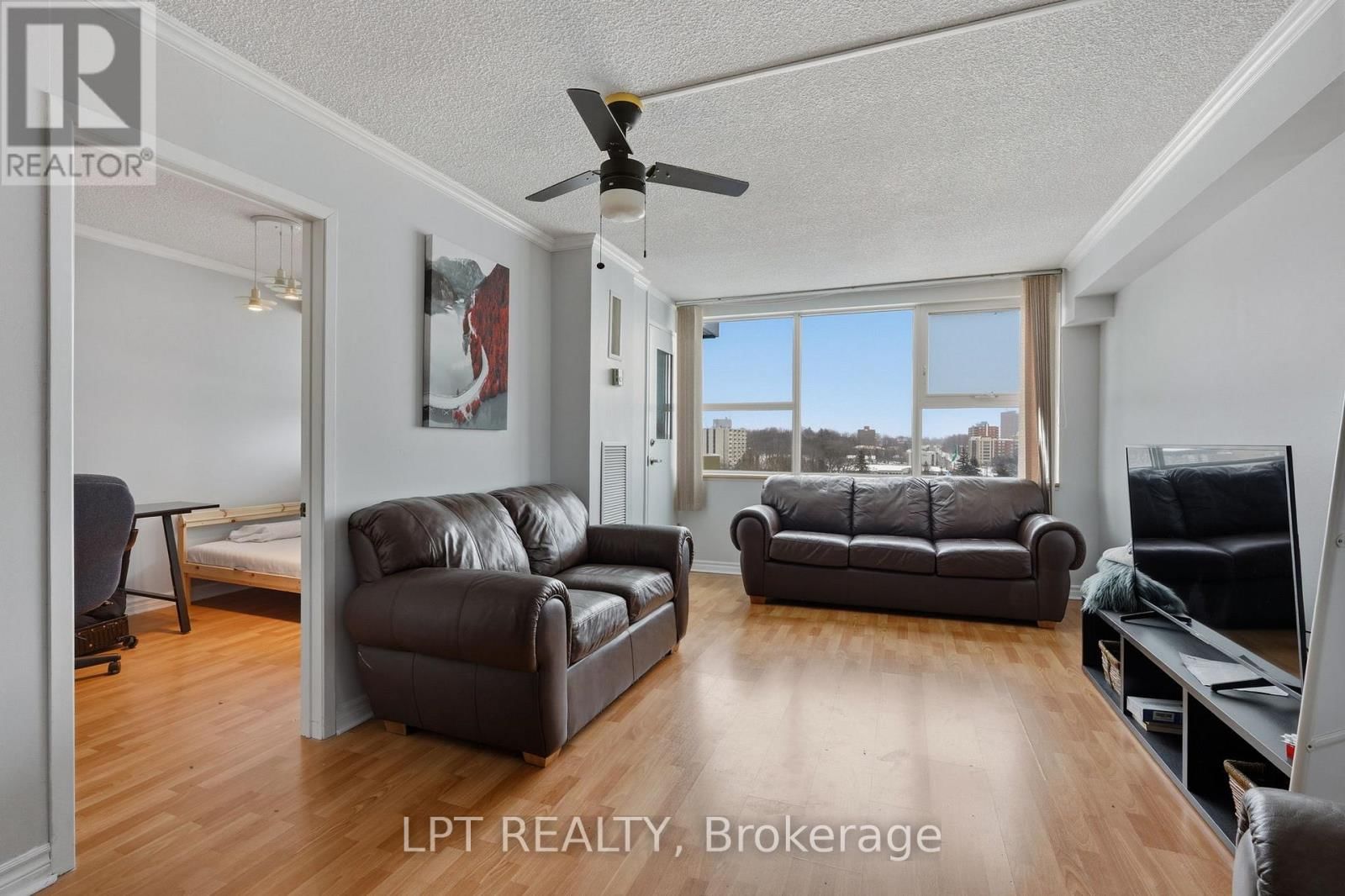 1112 - 555 BRITTANY DRIVE Image 15