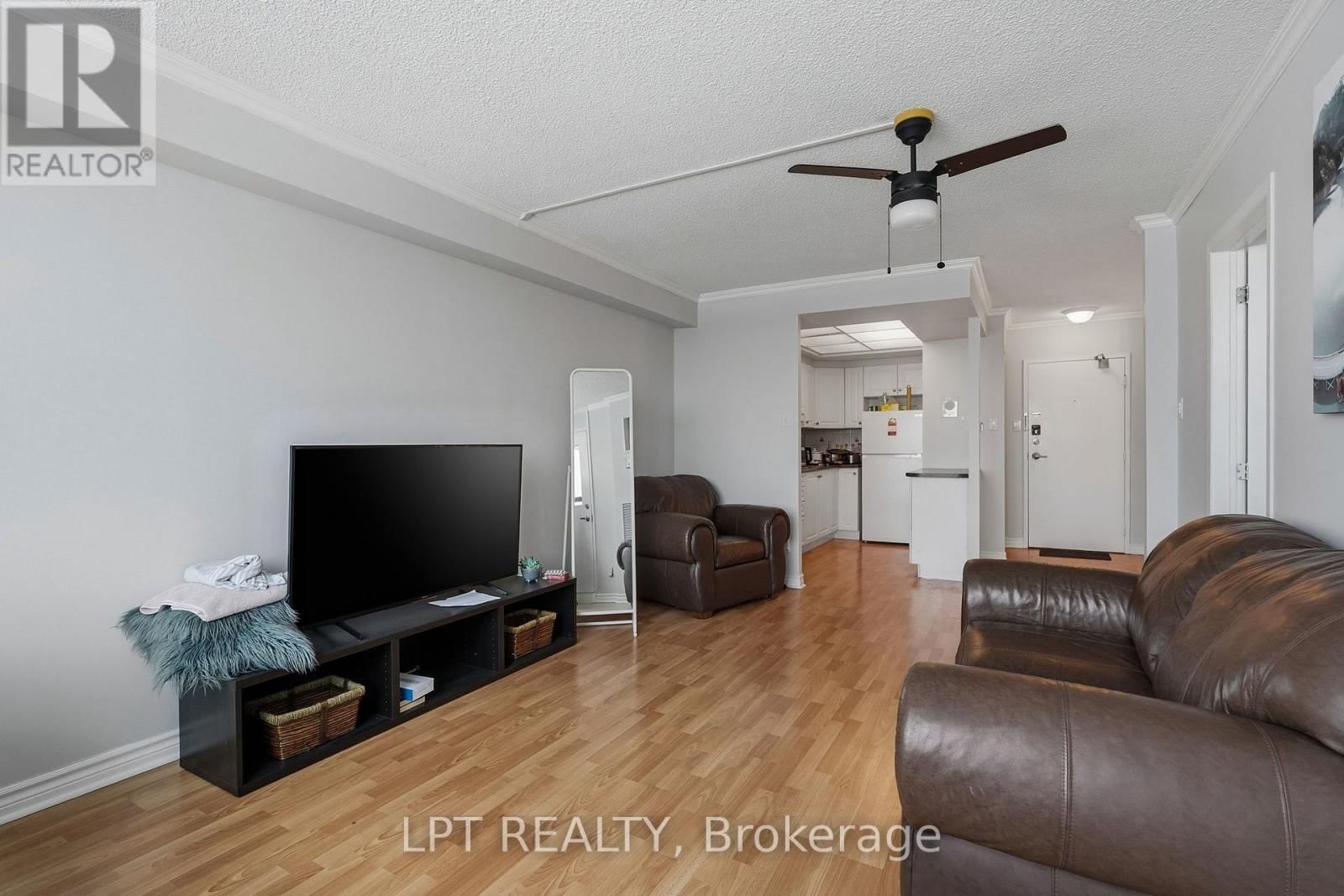 1112 - 555 BRITTANY DRIVE Image 17