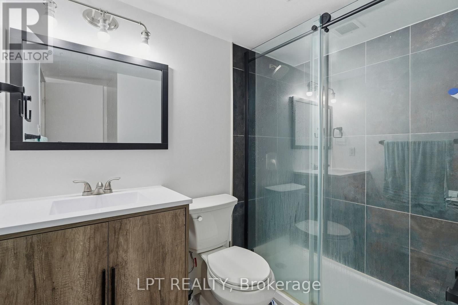 1112 - 555 BRITTANY DRIVE Image 21