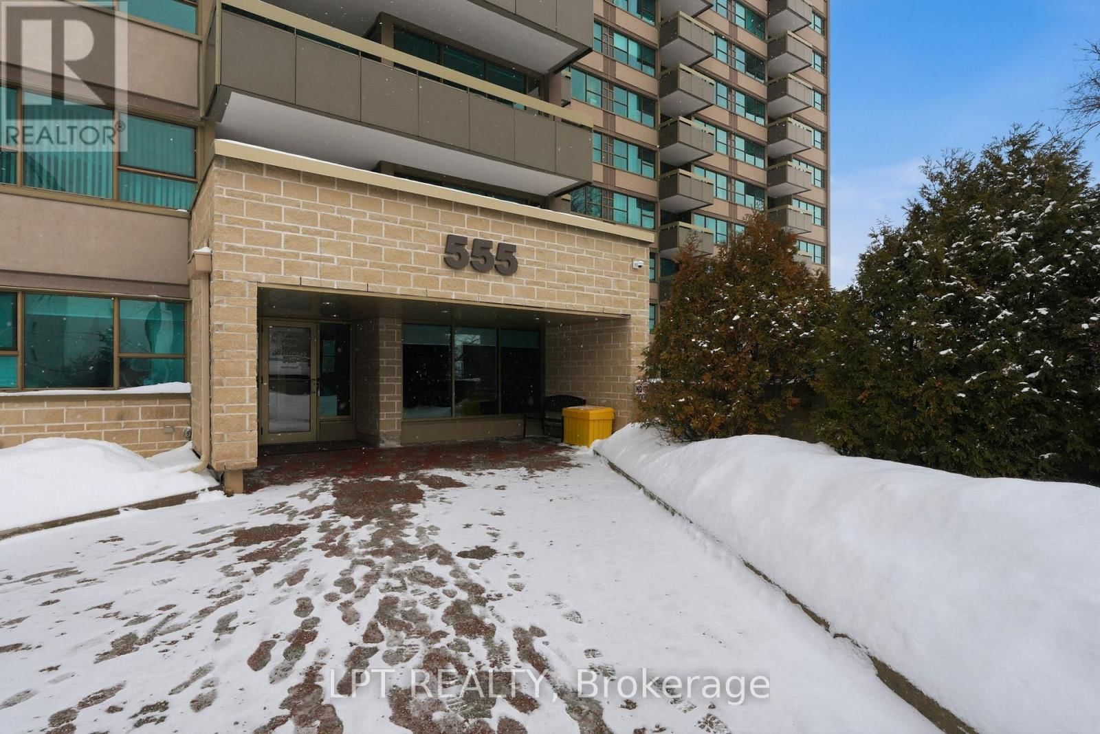 1112 - 555 BRITTANY DRIVE Image 3