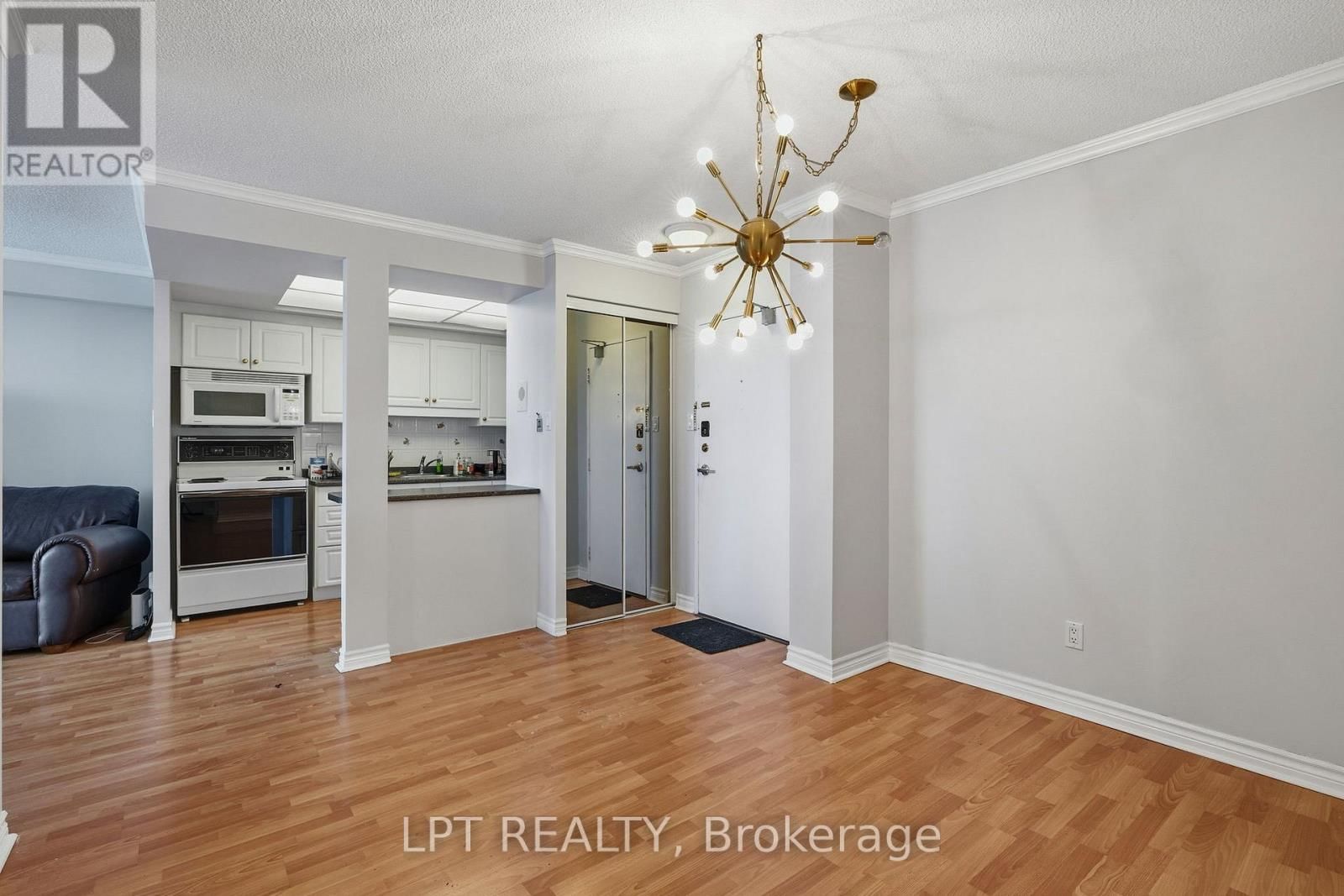 1112 - 555 BRITTANY DRIVE Image 8