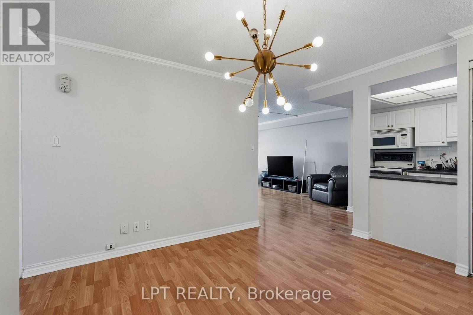 1112 - 555 BRITTANY DRIVE Image 9