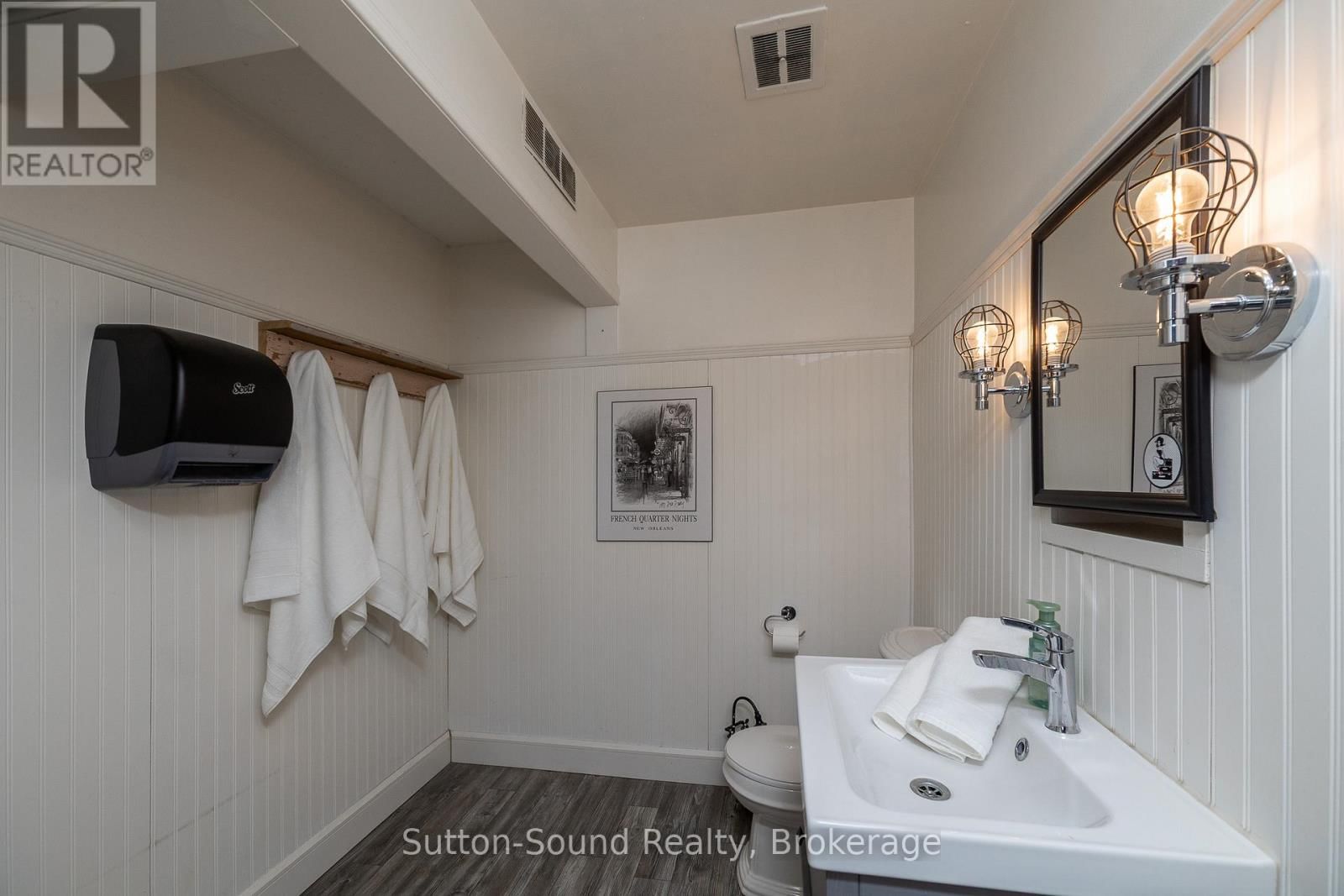 764 GODERICH STREET Image 29