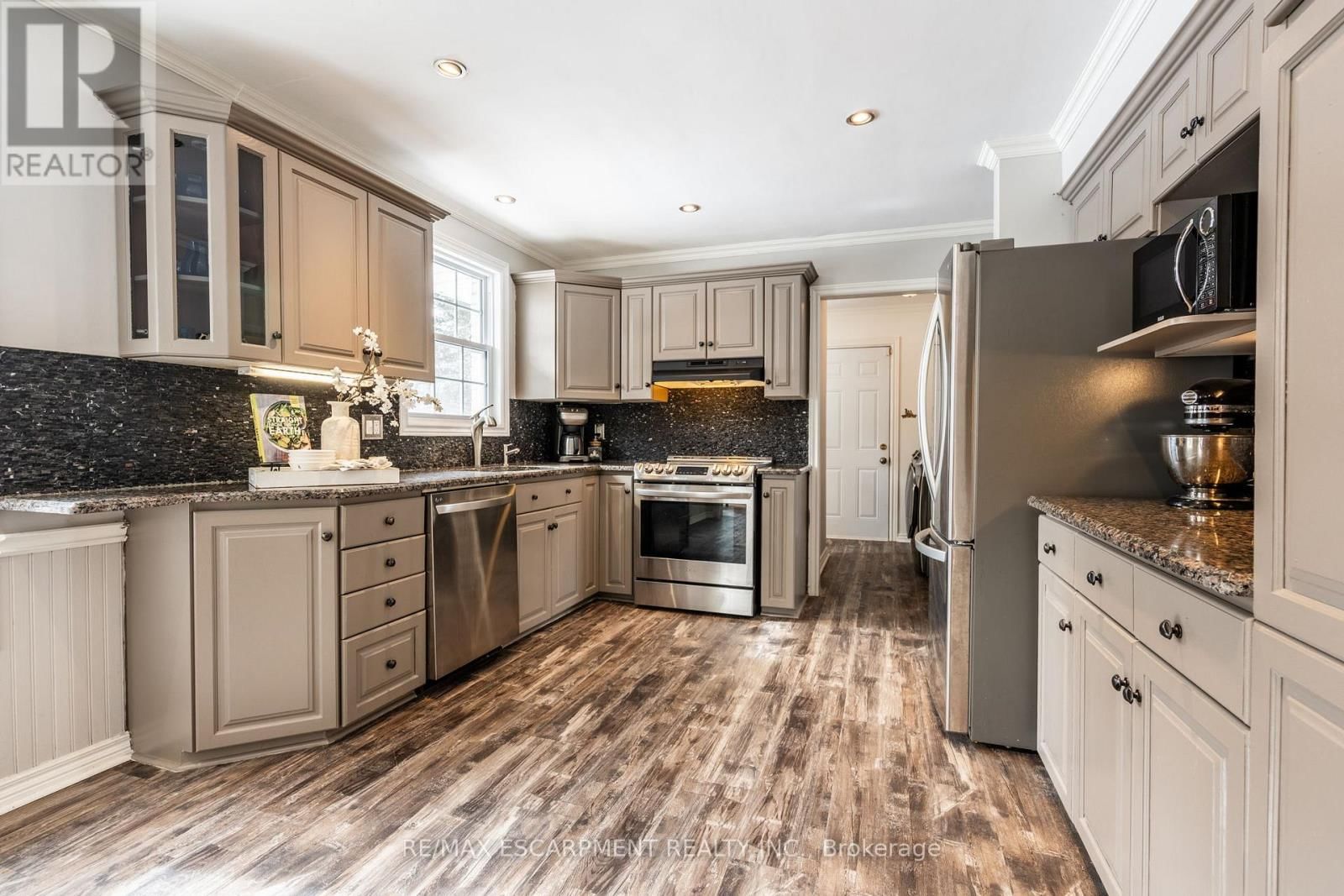 1 ACREDALE DRIVE Image 17