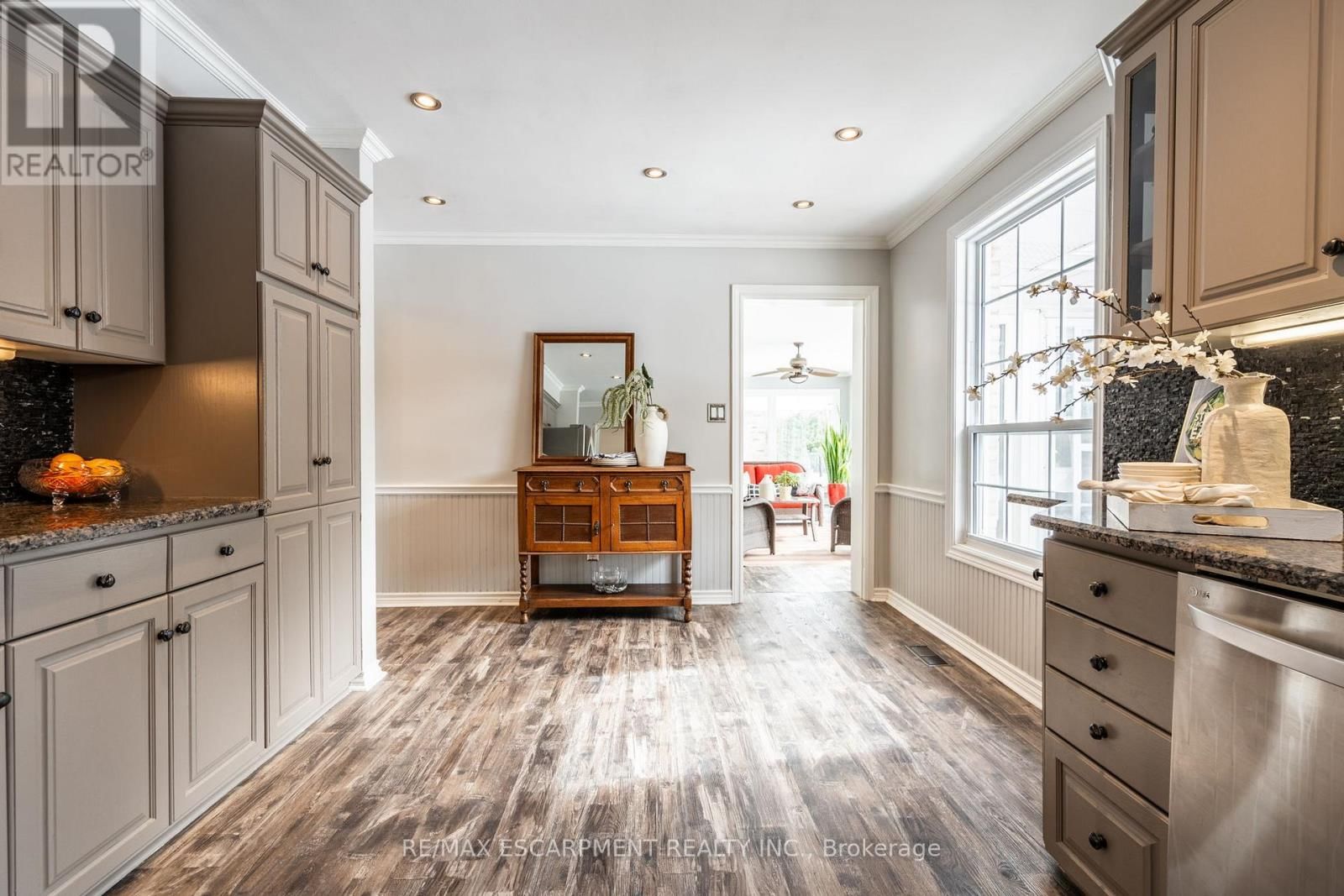 1 ACREDALE DRIVE Image 19