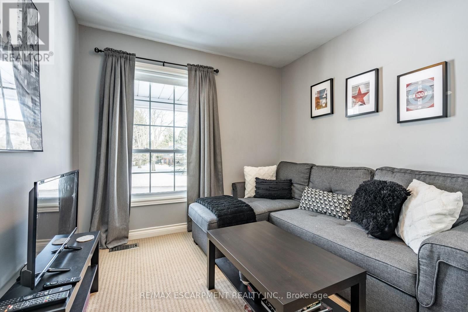 1 ACREDALE DRIVE Image 27