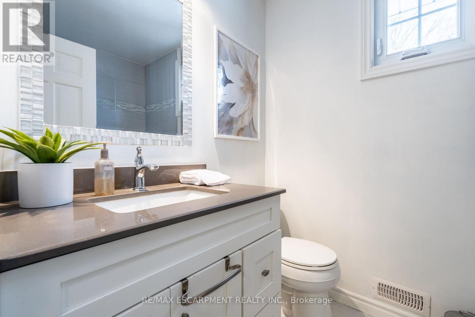 1 ACREDALE DRIVE Image 29