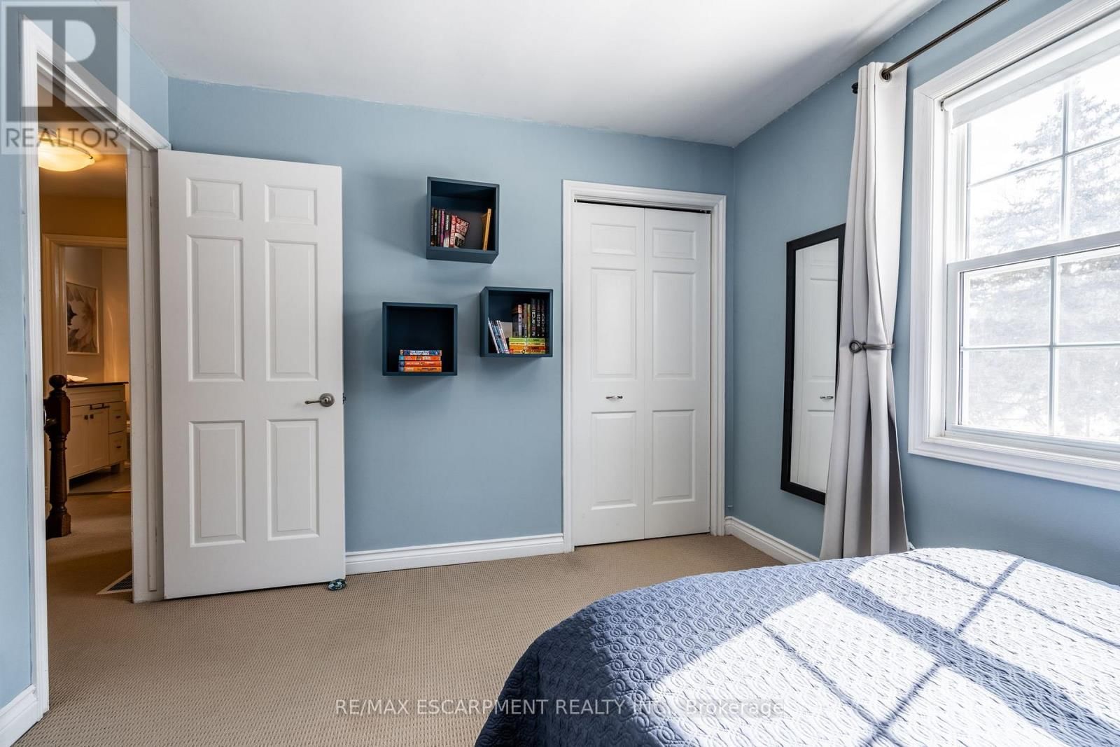 1 ACREDALE DRIVE Image 34