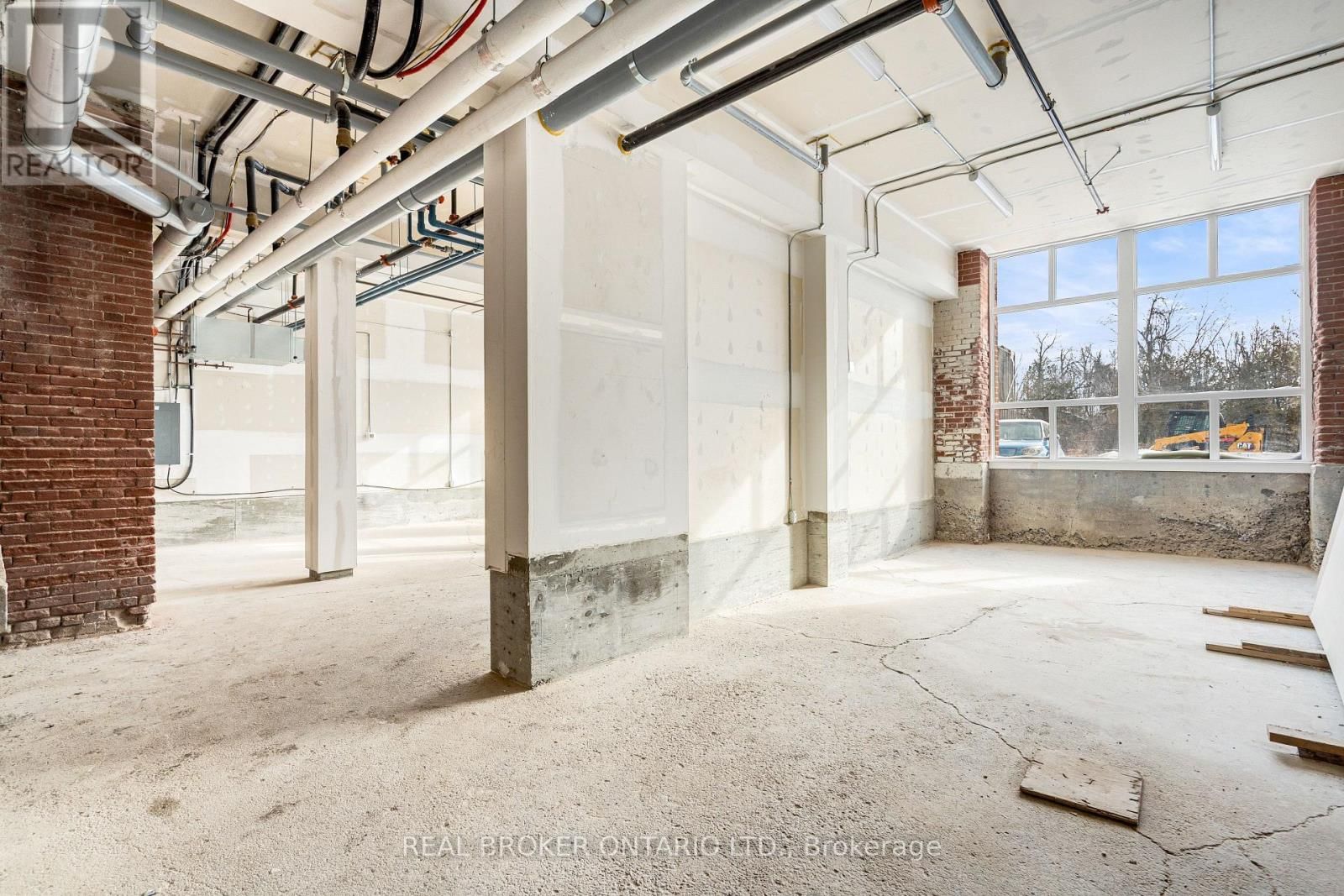 003 - 150 MILL STREET Image 32