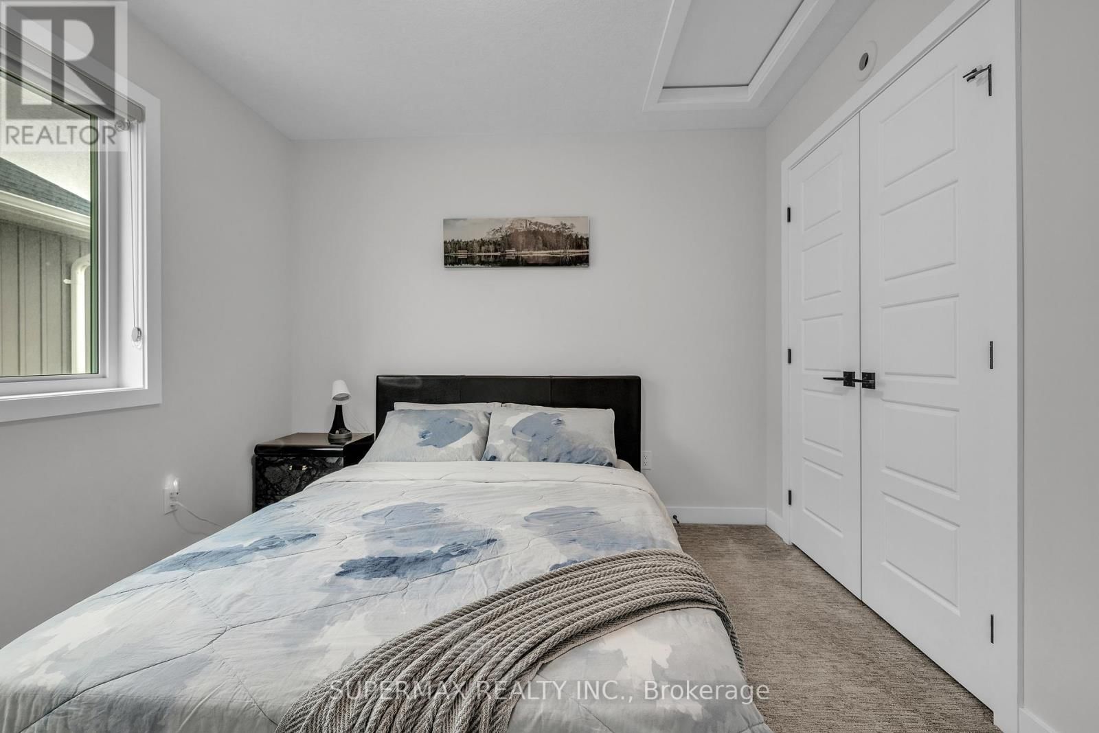 49 FEATHERS CROSSING Image 18