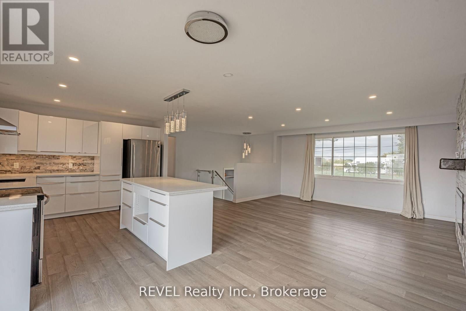 1269 1273 LARKIN ROAD EAST Image 26