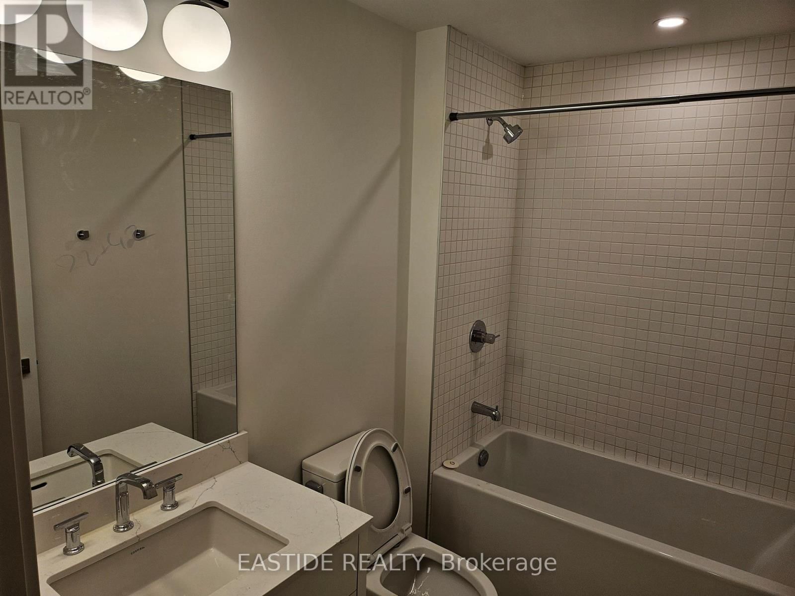 1203 - 206 KING STREET WEST Image 15