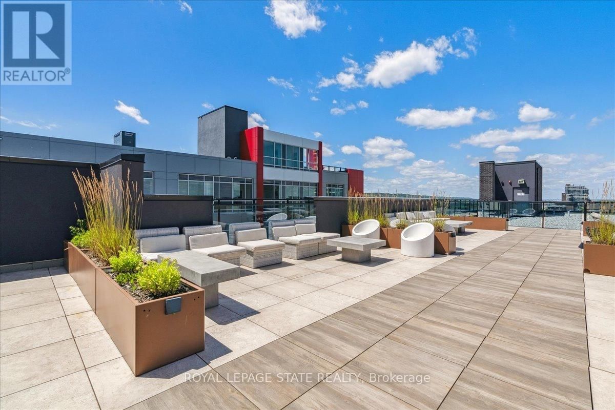 404 - 10 CONCORD PLACE Image 26