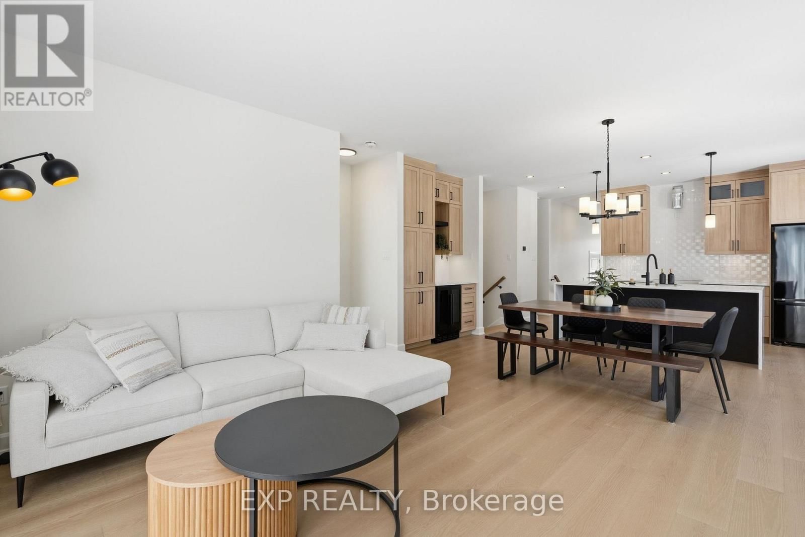 42 HUGHES CIRCLE Image 14