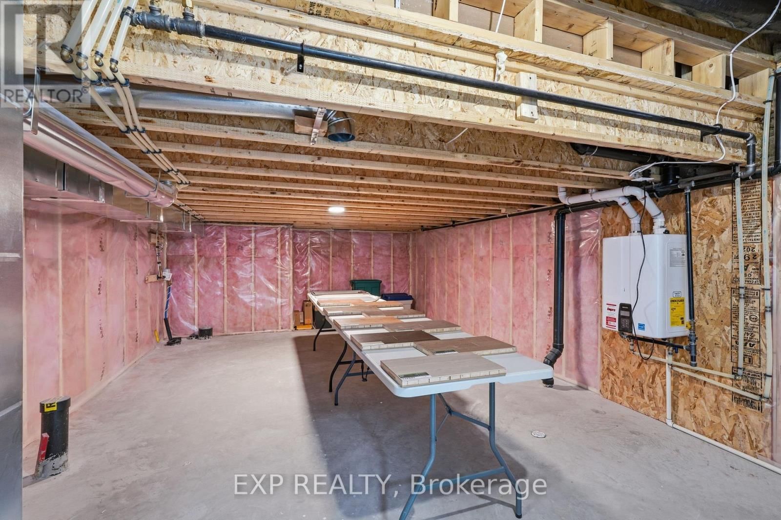 42 HUGHES CIRCLE Image 24