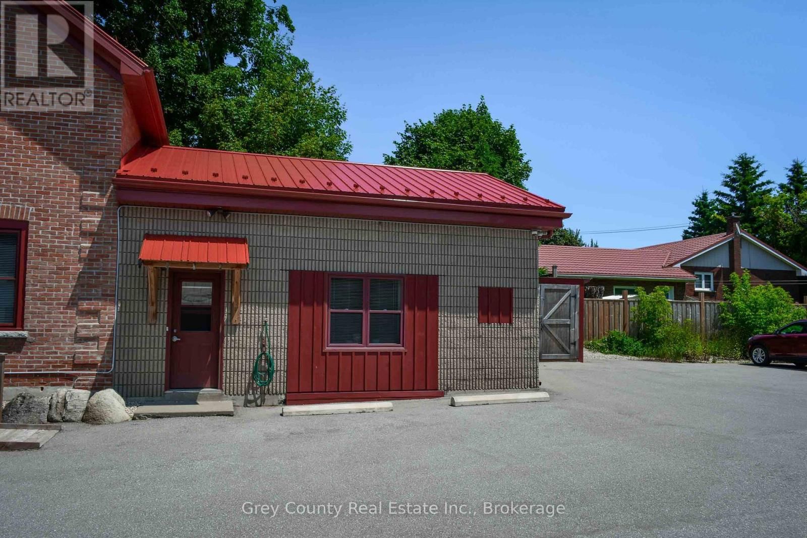 39 MAIN STREET EAST Image 15