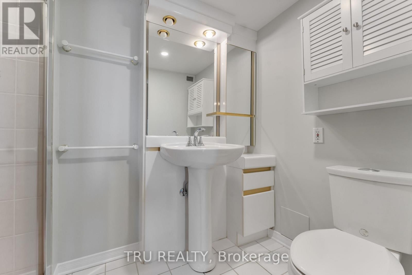 PH4 - 158A MCARTHUR AVENUE Image 17