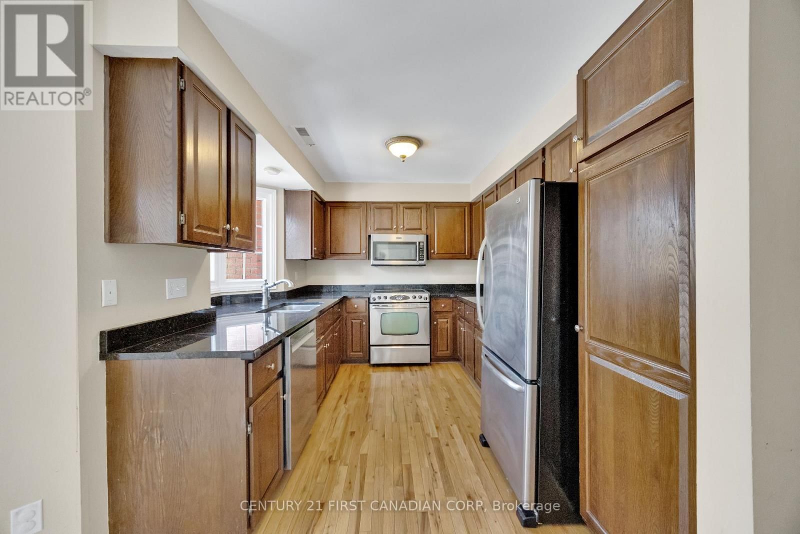 3 - 703 WINDERMERE ROAD Image 10