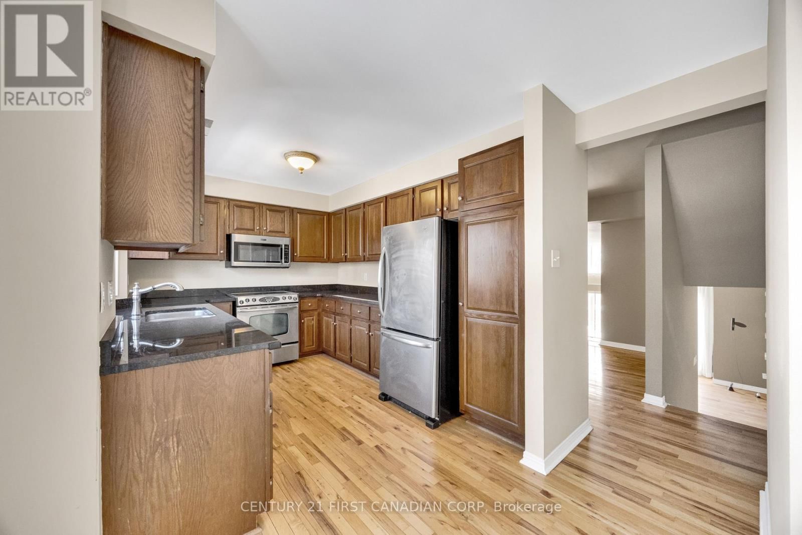 3 - 703 WINDERMERE ROAD Image 11