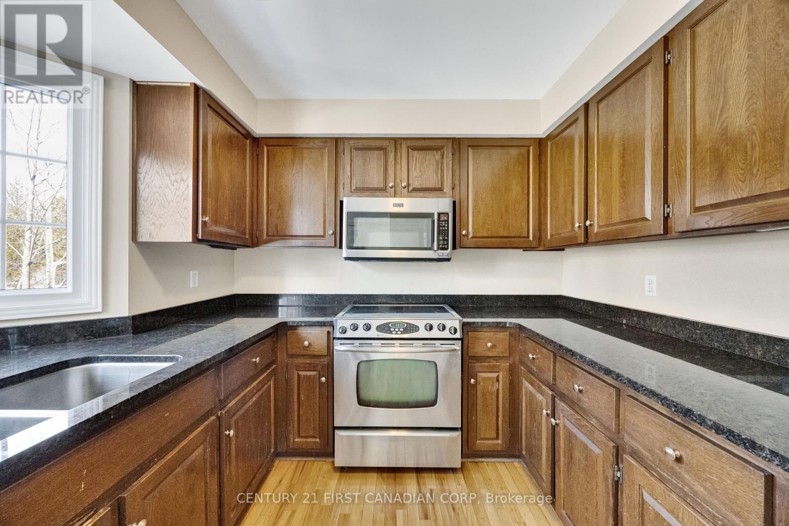 3 - 703 WINDERMERE ROAD Image 12