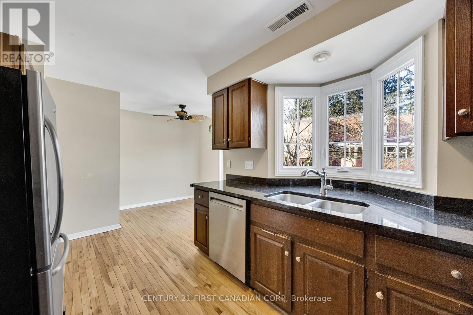 3 - 703 WINDERMERE ROAD Image 14