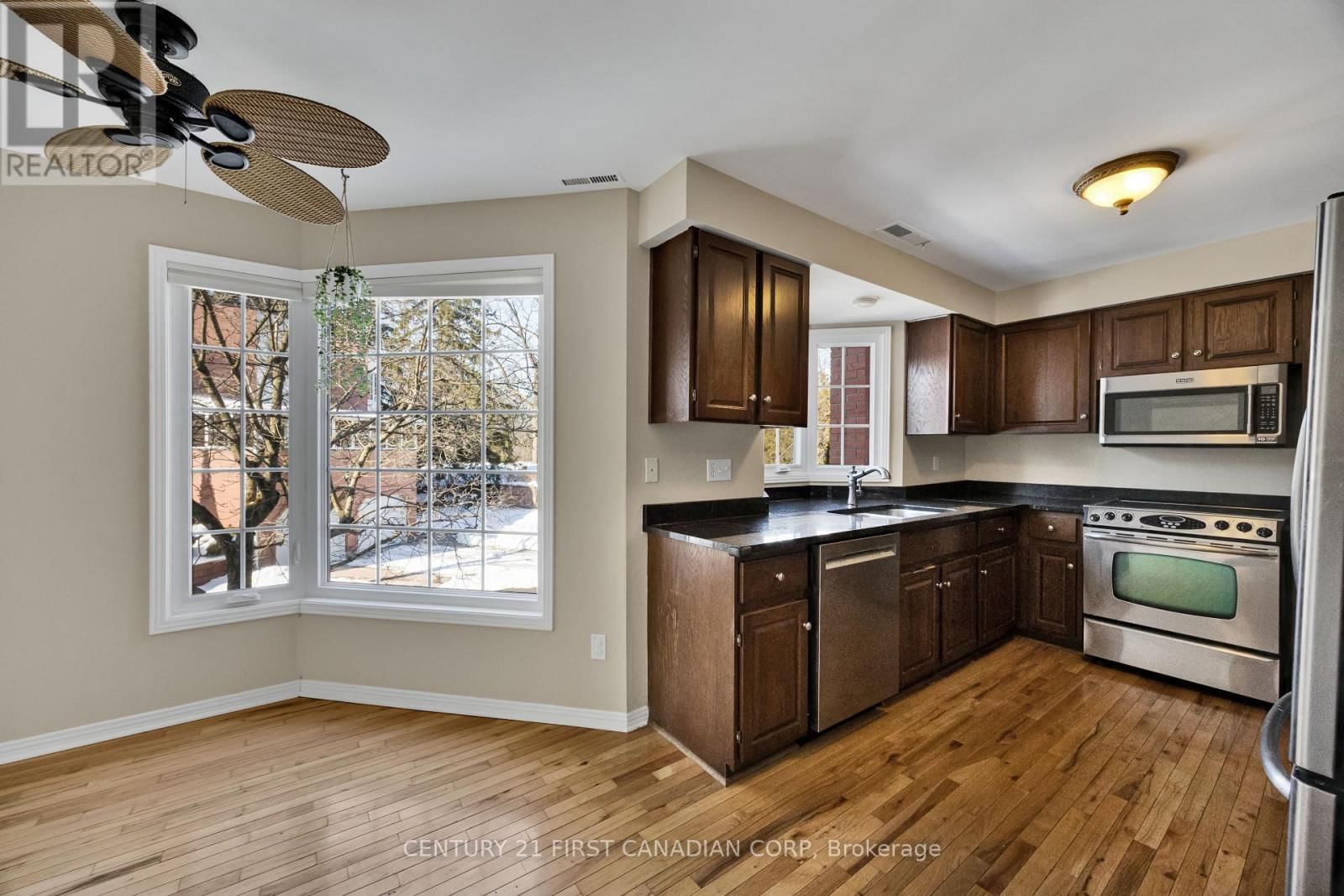 3 - 703 WINDERMERE ROAD Image 15