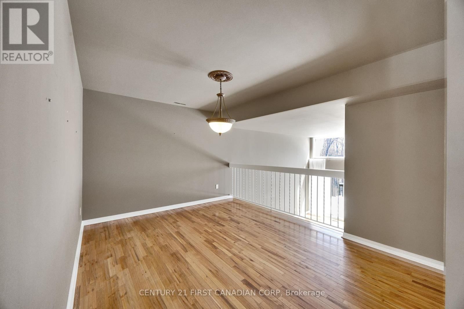 3 - 703 WINDERMERE ROAD Image 16